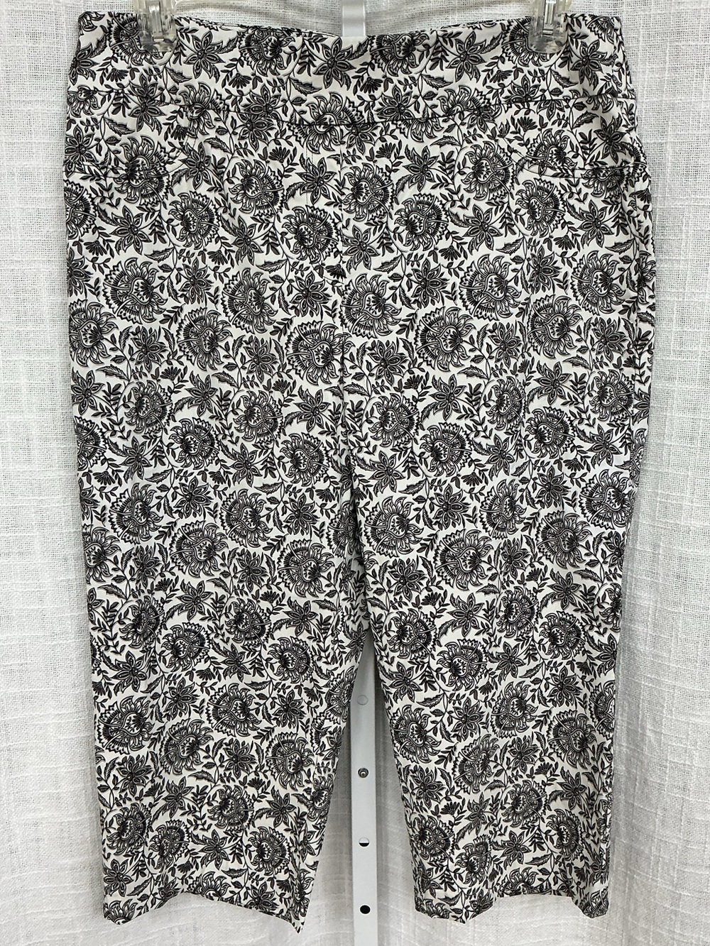 Ruby Rd. Black & White Floral Capri Pants